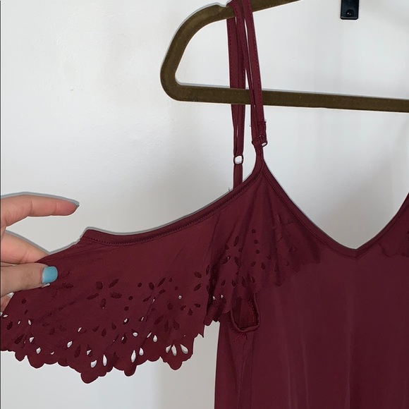 Cold shoulder dress - Picture 2 of 4